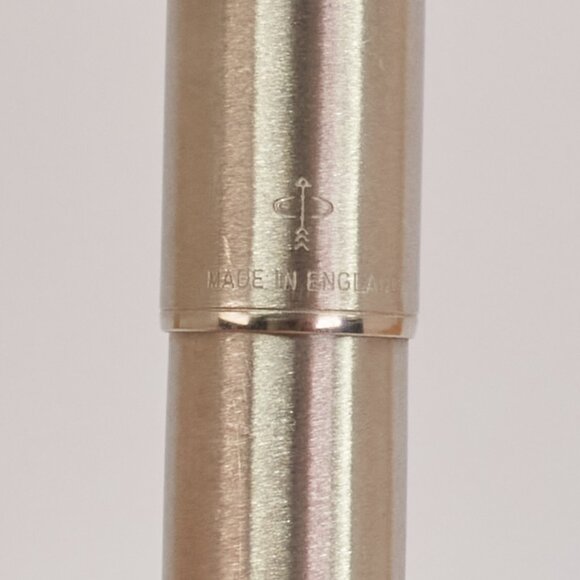 Parker 61 Flighter GT / Fountain Pen / Stainless Steel Body / Gold Trim - Picture 9 of 15